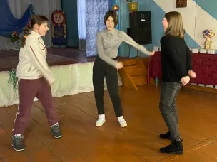 «За девчат»