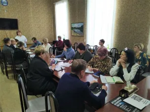 О реализуемом проекте "Сельские инициативы. Обучение социальному проектированию сельских активистов" доложили на совещании администрации округа