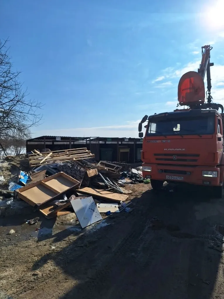 Вывоз крупногабаритного мусора в посёлке Варнавино: просьба к жителям не оставлять ветки и доски на контейнерных площадках