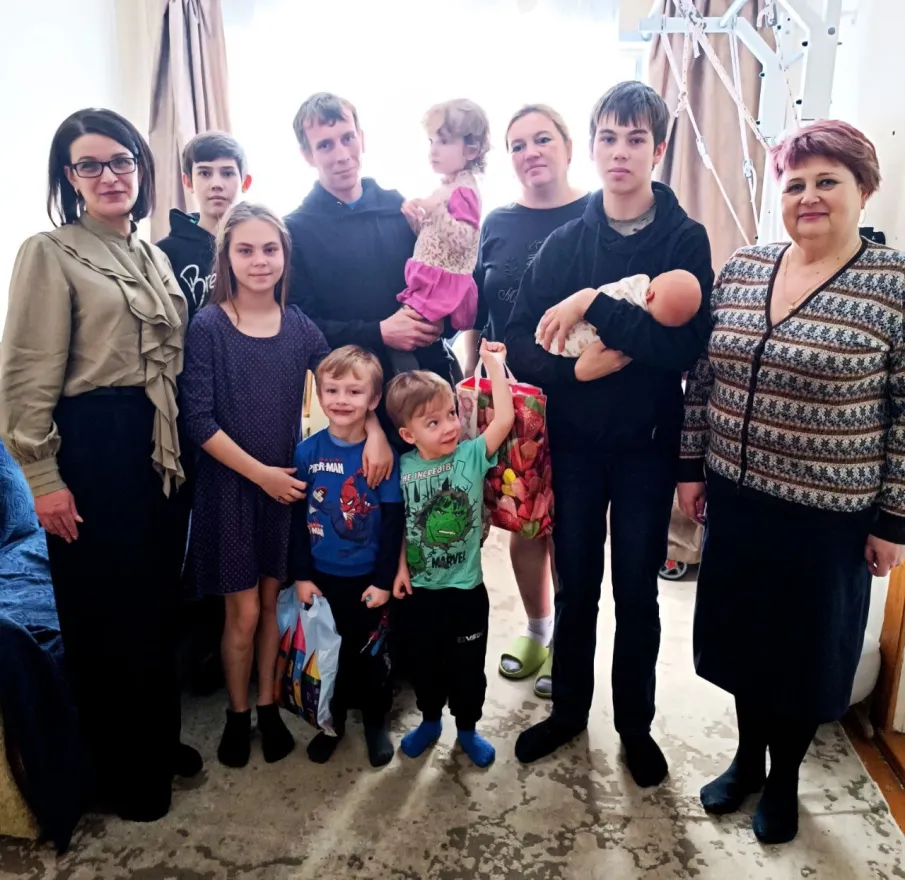В Варнавинском округе представители Администрации и отдела ЗАГС поздравили семью с рождением восьмого ребенка