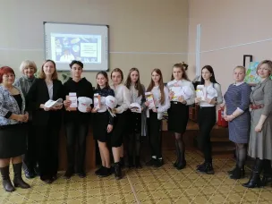 ...В круговороте серых будней Найди минутку для добра...
