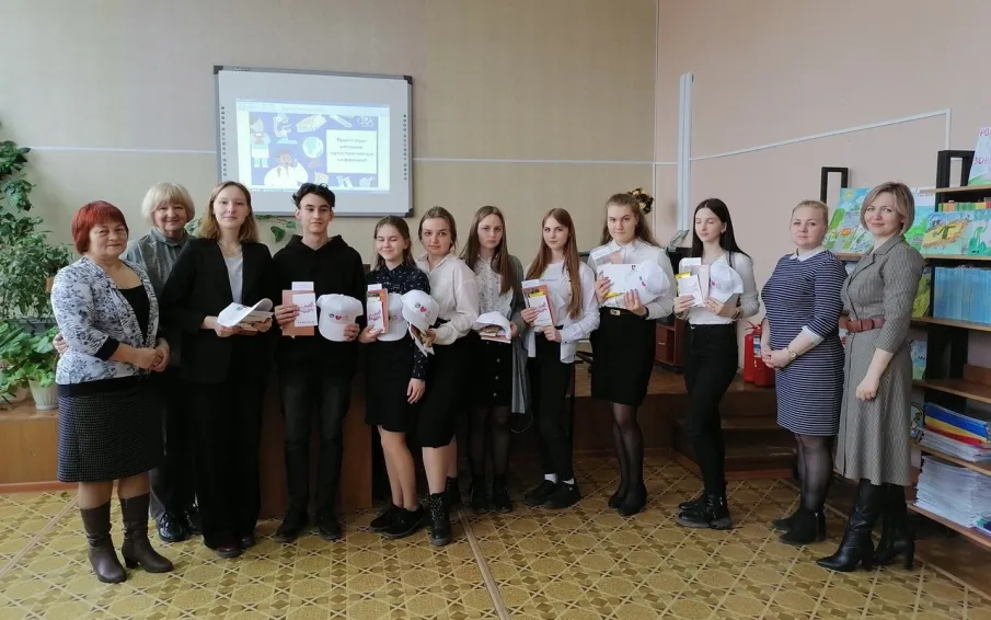 ...В круговороте серых будней Найди минутку для добра...