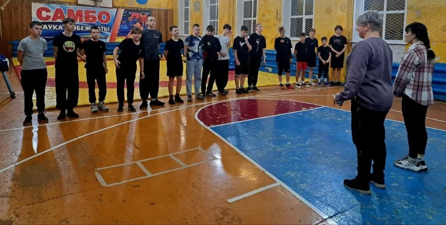 Три команды Варнавинского округа приняли участие в соревнованиях по стритболу в Центре им. Героя России А. Перова.