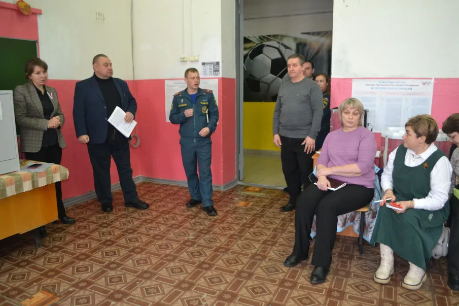 Тренировка по отработке действий при возникновении различных видов чрезвычайных ситуаций на объектах проведения выборов.