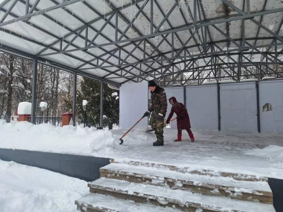 В Варнавинском округе продолжаются работы по расчистке снега