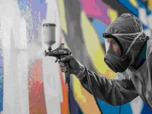 Производство окрасочных работ с применением ручных распылителей